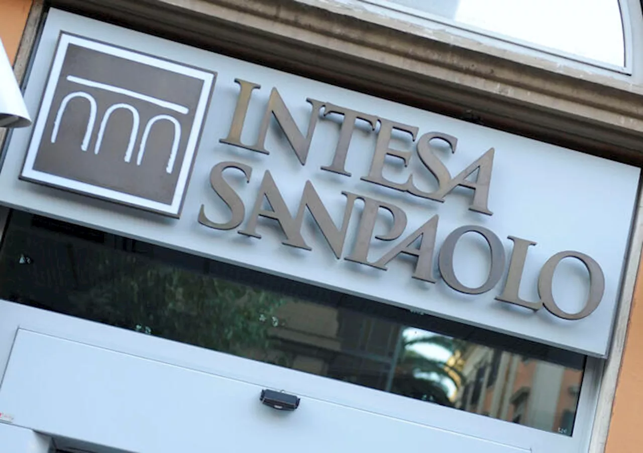 Ex dipendente Intesa Sanpaolo sotto indagine per spionaggio bancario