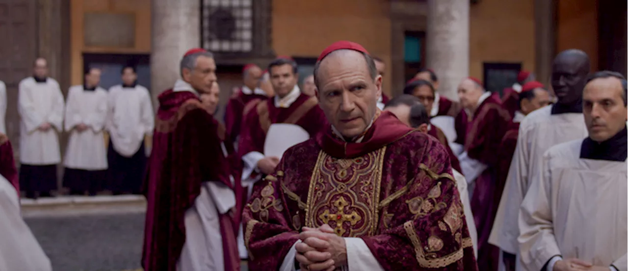 Il Conclave da Oscar di Ralph Fiennes