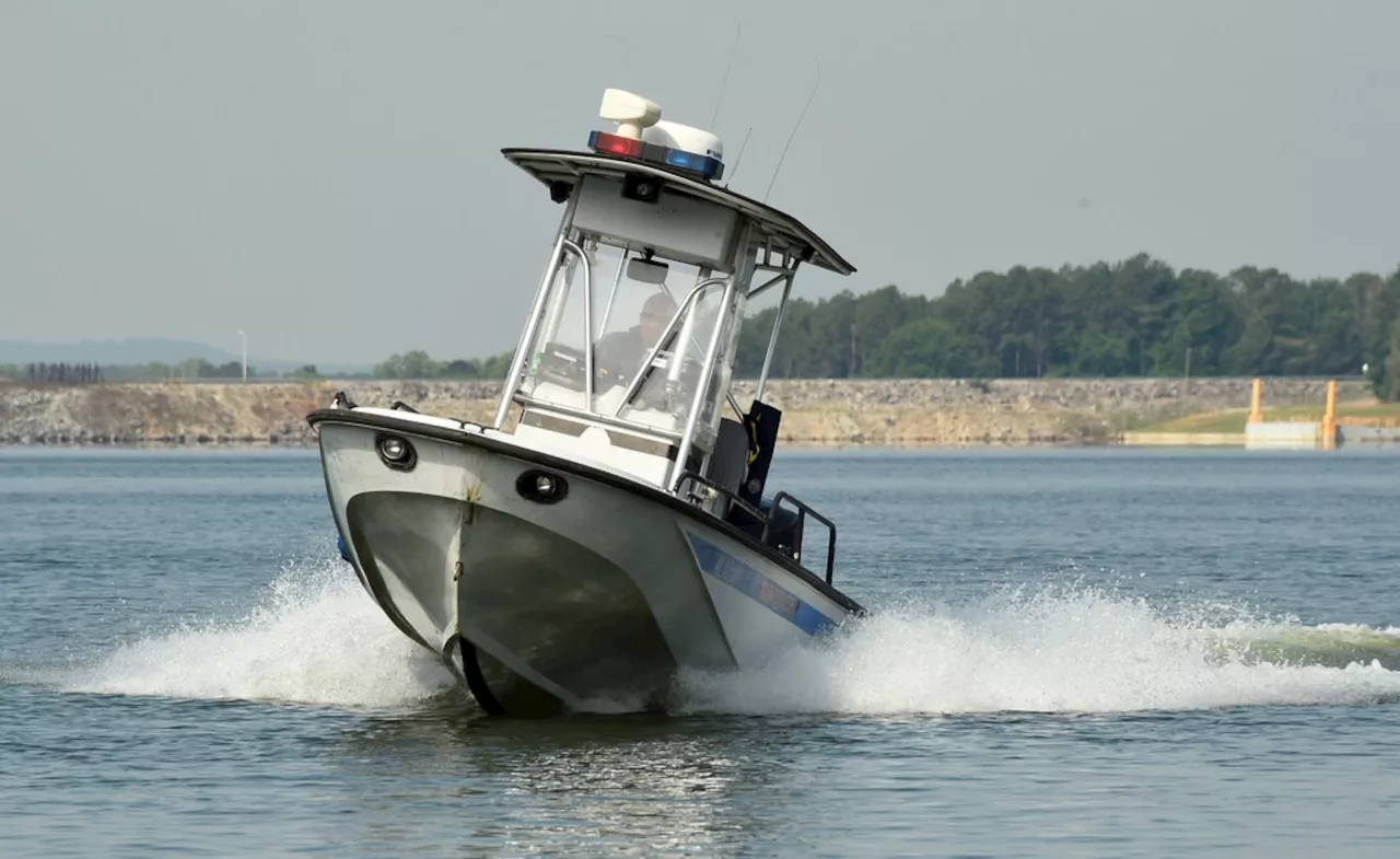 Tennessee man dies after boat drawn into north Alabama dam generators