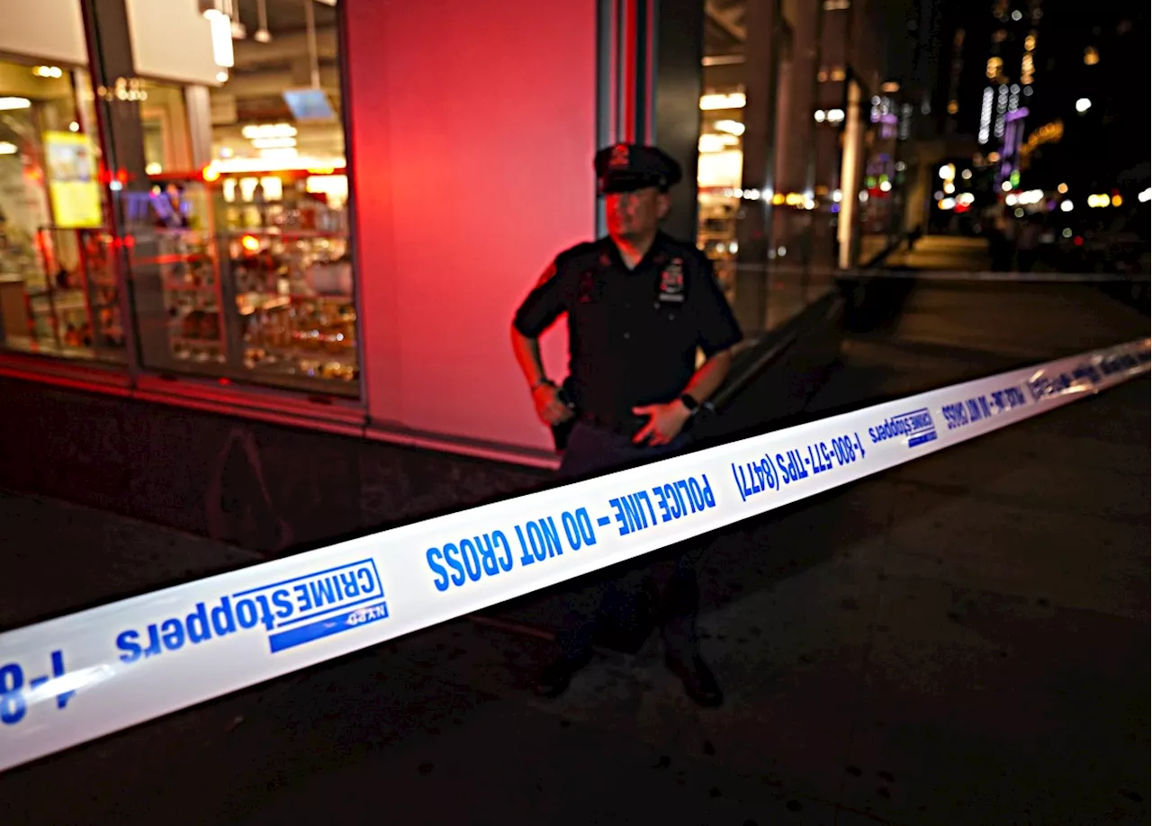 Double shooting in Manhattan leaves man dead, cops in search of suspect