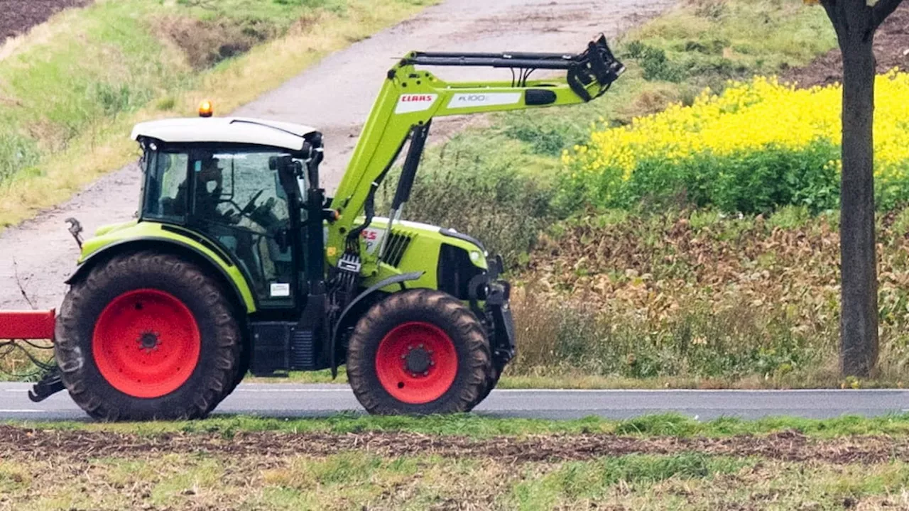 Unfall beim Treckerfest: Mann stürzt von Traktor und stirbt