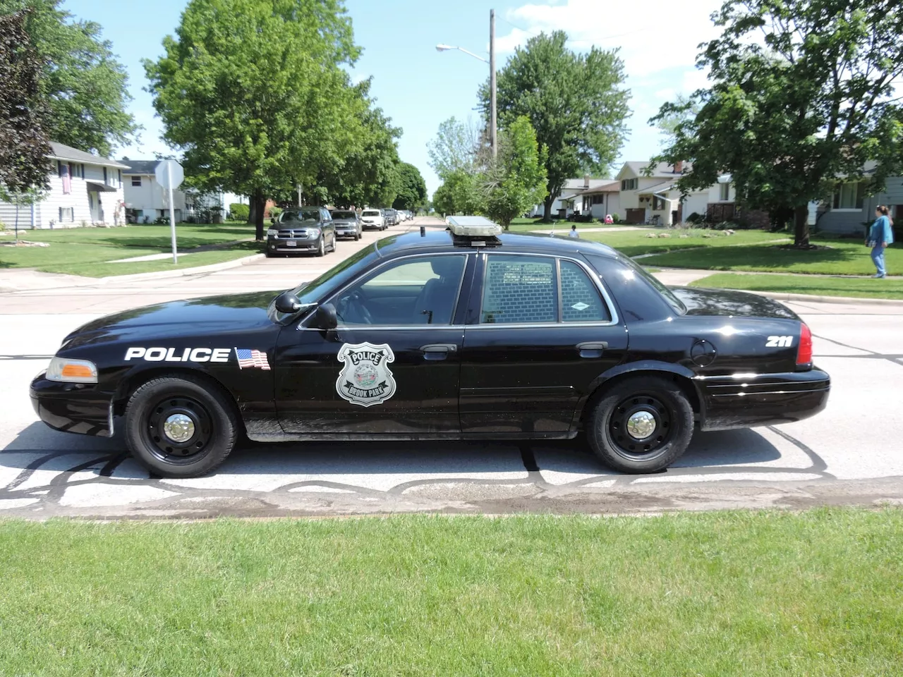 Intoxicated man arrested after crashing SUV minus one tire into police cruiser in Brook Park