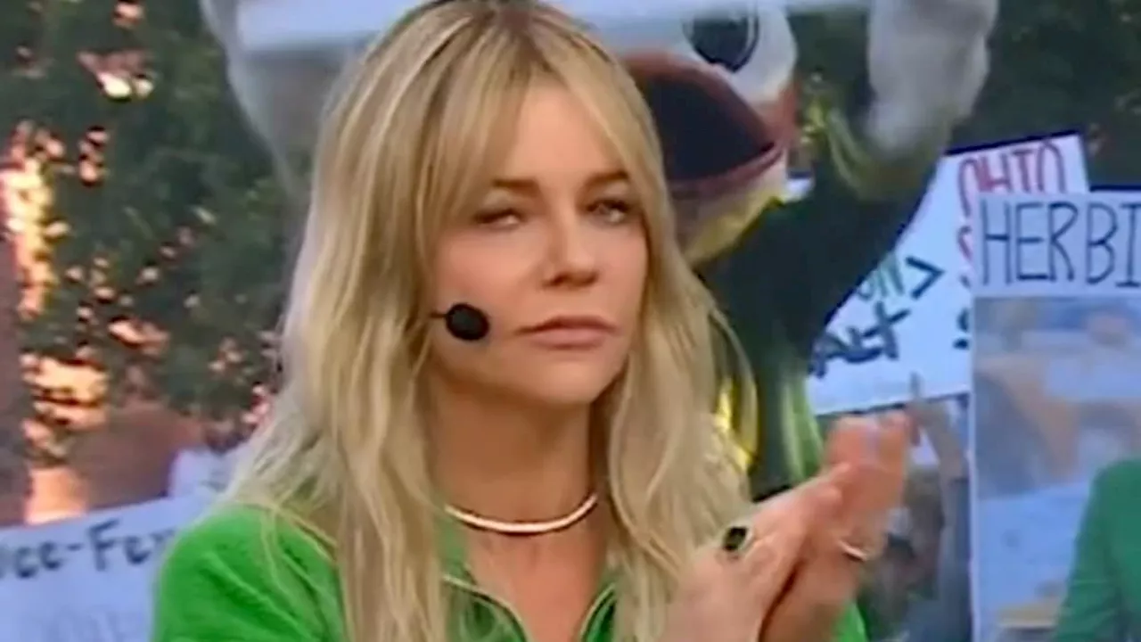 Kaitlin Olson Reveals She Lost Her Virginity At University of Oregon While Hosting College GameDay