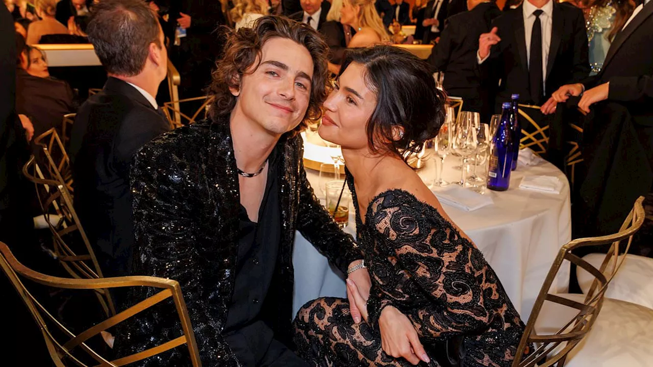 Kylie Jenner and boyfriend Timothee Chalamet enjoy cozy dinner at NYC pizza parlor