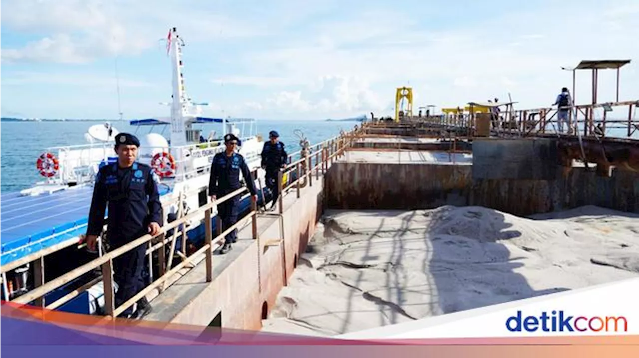 Dua Kapal Keruk Berbendera Singapura Tertangkap Mencuri Pasir Laut di Batam