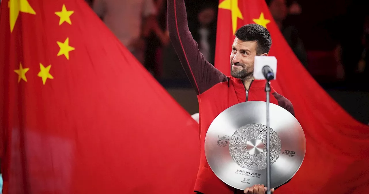 ATP Shanghai: Novak Djokovic scherzt mir Roger Federer - Rekord-Grand-Slam-Champion verspürte 'bisschen Druck'