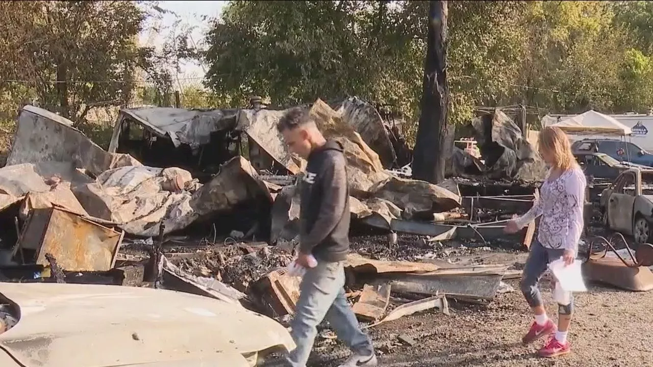 Woman saves neighbors during blaze at NW Indiana mobile home park: 'I got them all out'