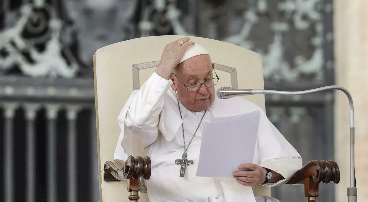 Papa Francesco prima difende l'Unifil in Libano e poi chiede a Mosca di non bombardare i civili in Ucraina