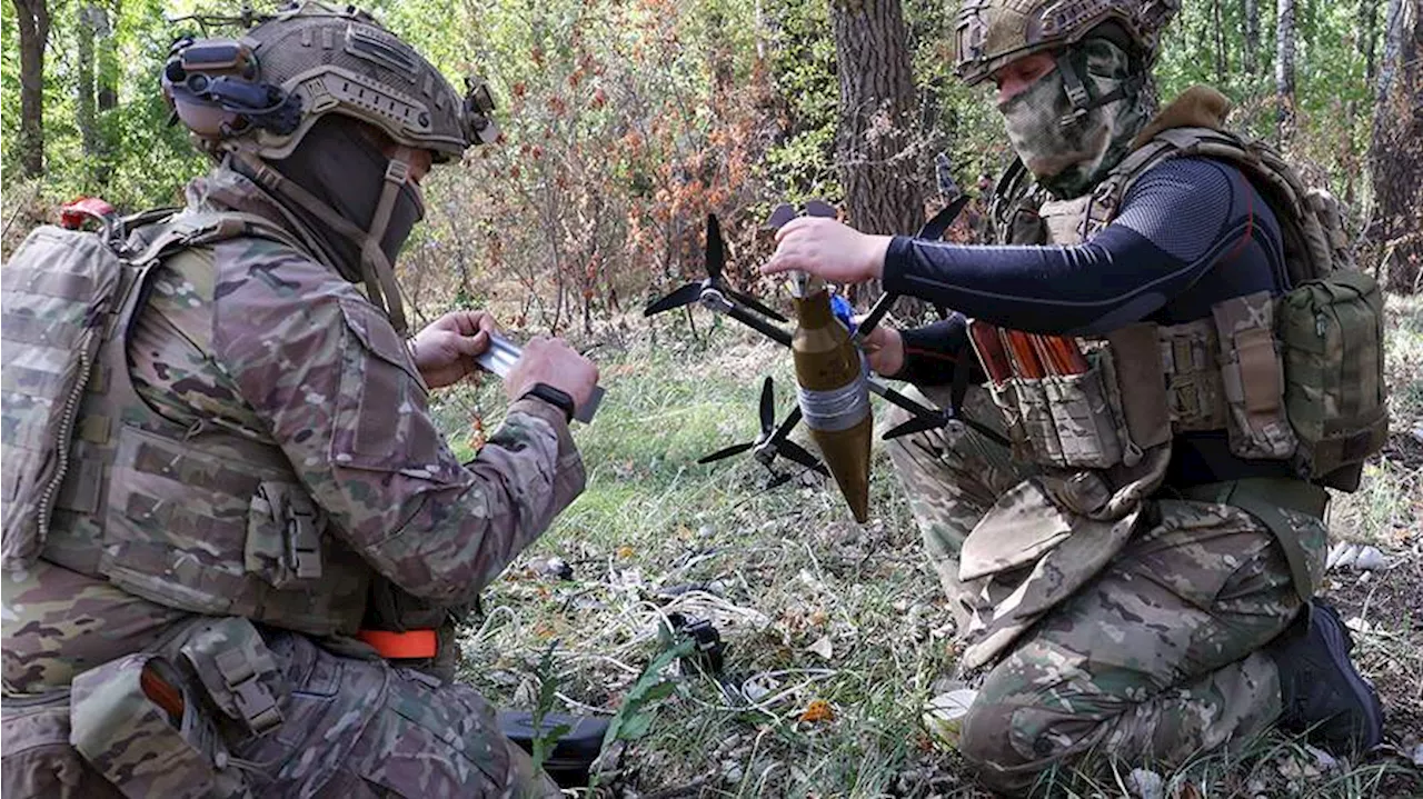 Расчеты FPV-дронов поразили места дислокации ВСУ в приграничье Курской области