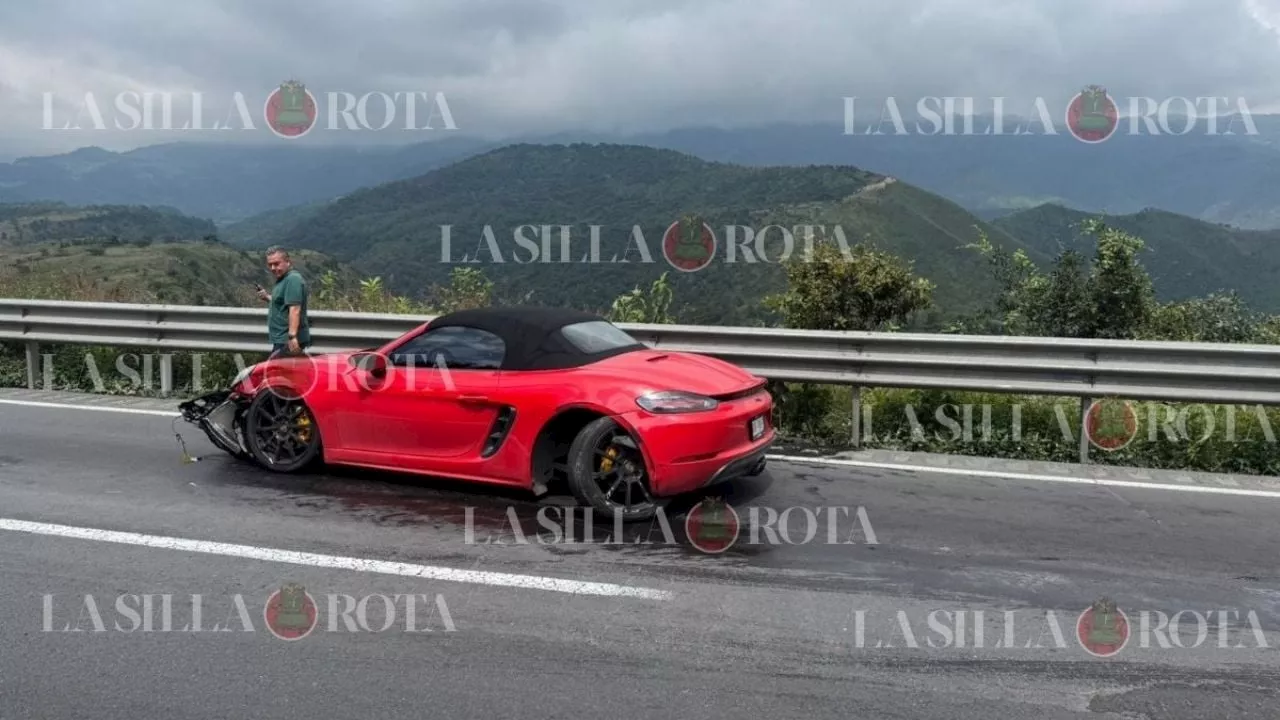 Auto deportivo y tráiler chocan en la autopista Orizaba - Puebla; causan tráfico vehicular pesado