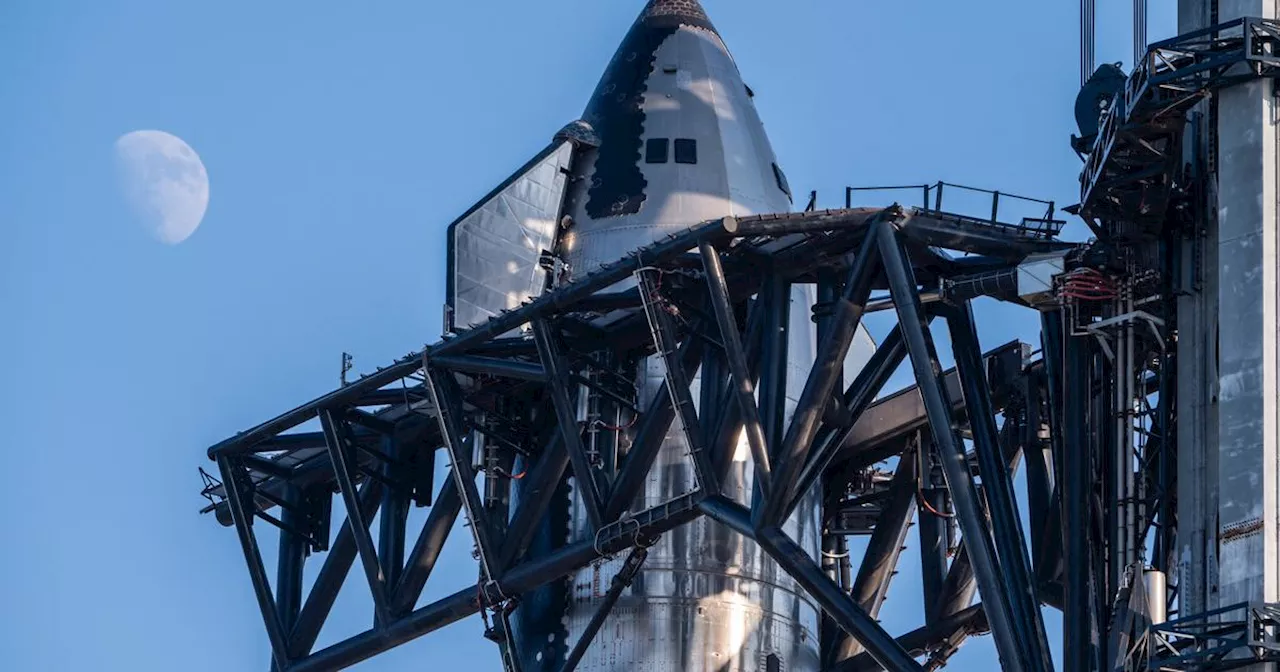 SpaceX rattrape dimanche l'étage Super Heavy de sa fusée Starship après un vol d'essai