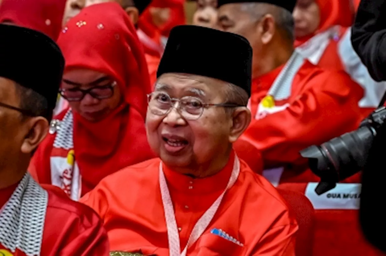 Ku Li says Anwar is ‘all talk’, call for reforms merely borne out of anger against Dr Mahathir