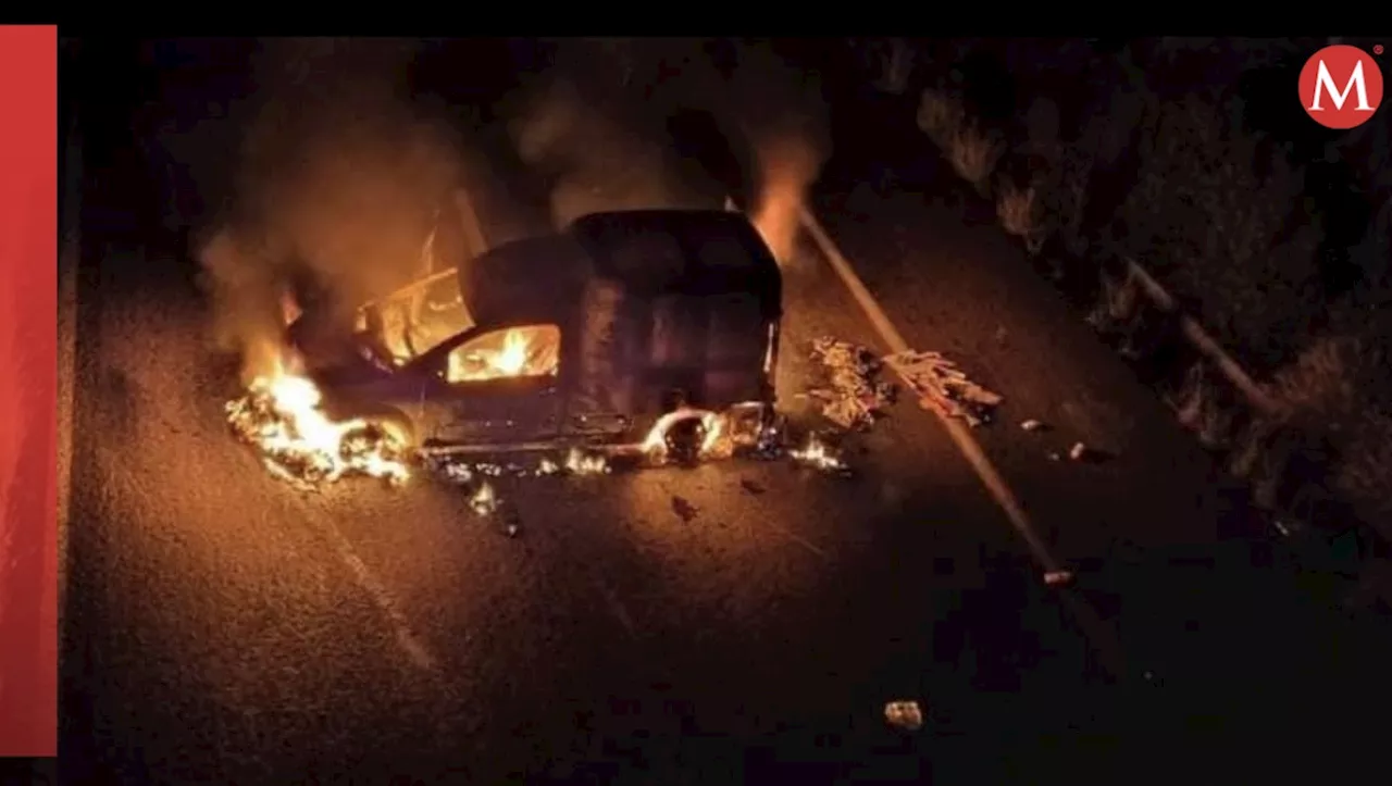 Normalistas incendian dos vehículos en carretera de Morelia