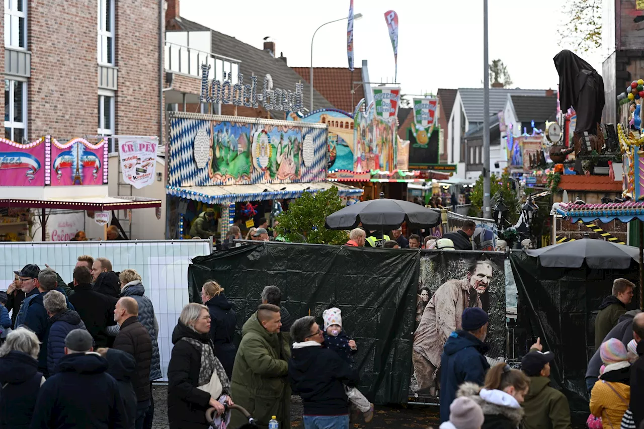 Geisterbahn in Ostfriesland brennt - mehrere Verletzte