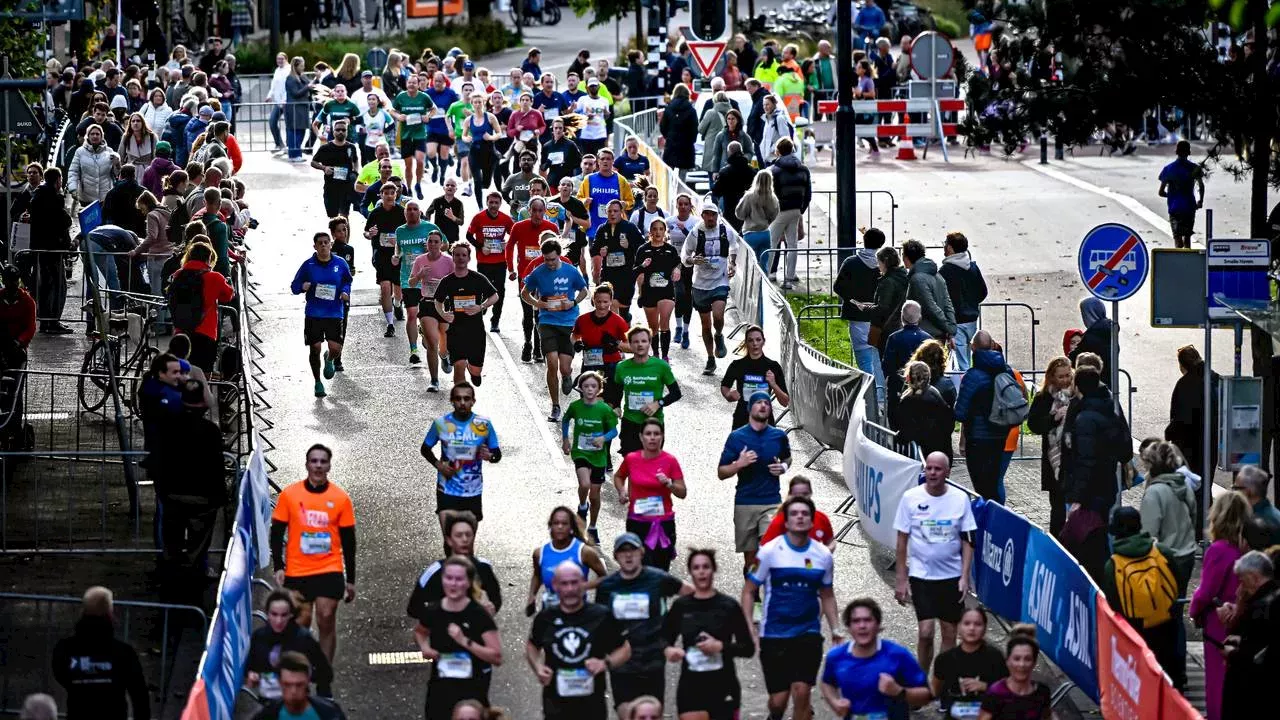 Marathon Eindhoven halve marathon van start • lopers bevangen door de