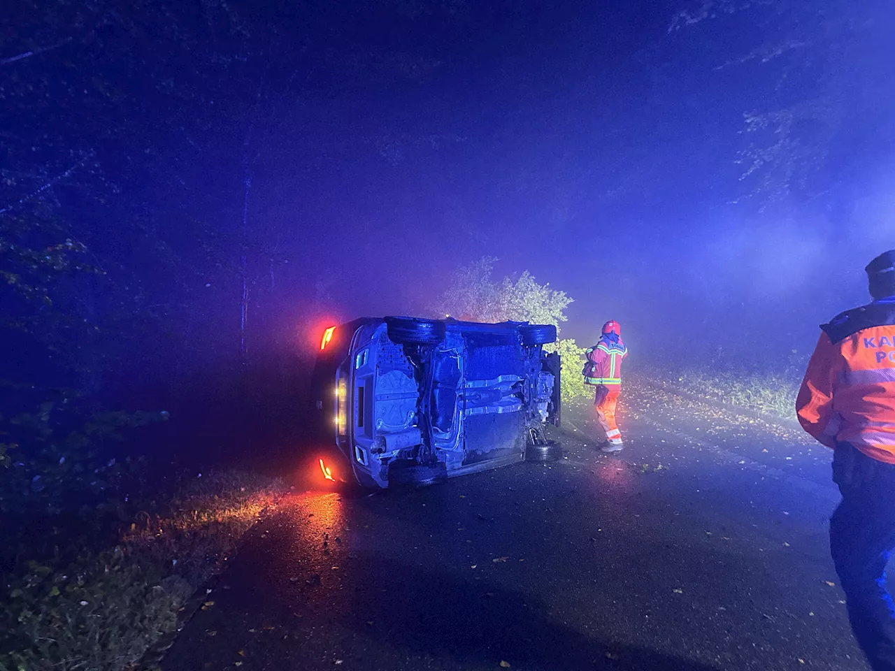 Erlinsbach AG: 20-jährige Autofahrerin verunfallt auf Saalhöhe