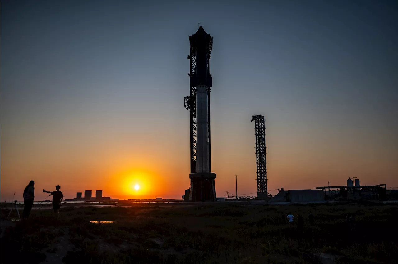 SpaceX : le premier étage de la mégafusée Starship rattrapé après un vol, une première