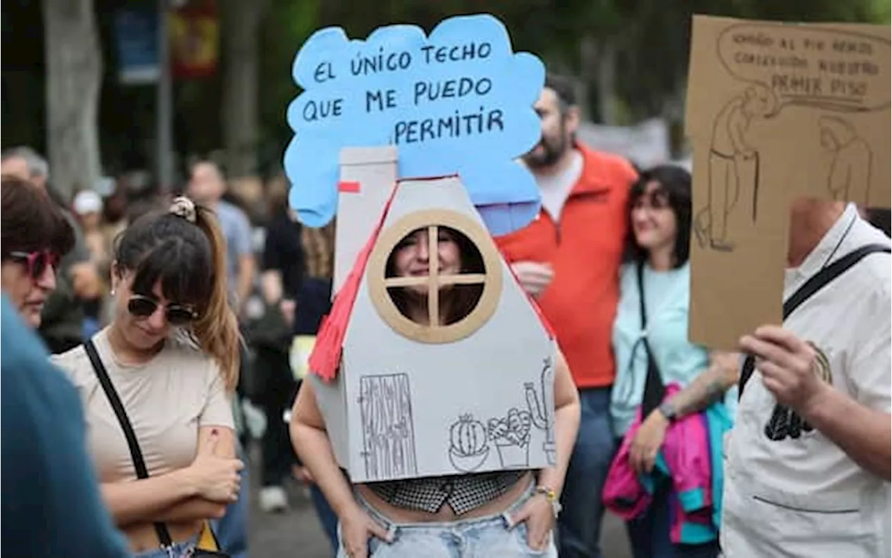 Madrid, migliaia di giovani in piazza per il diritto alla casa