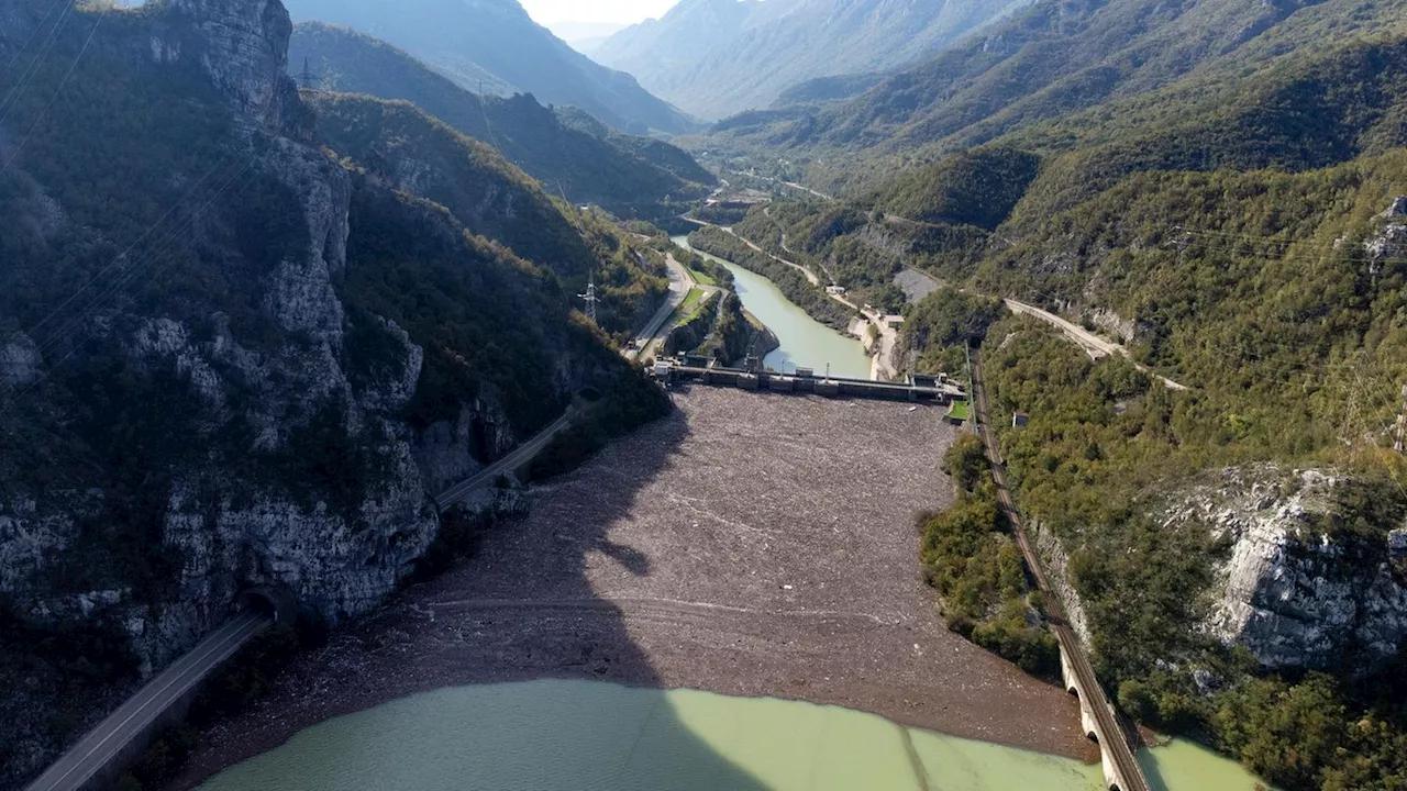 Flutkatastrophe in Bosnien: Rettungskräfte suchen nach Opfern, Umwelt droht schwerwiegenden Folgen