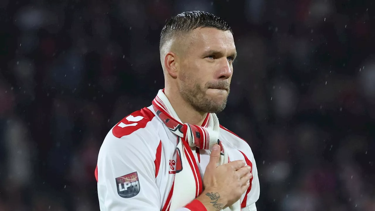 Lukas Podolski postet Foto mit niedergestochenem Fan