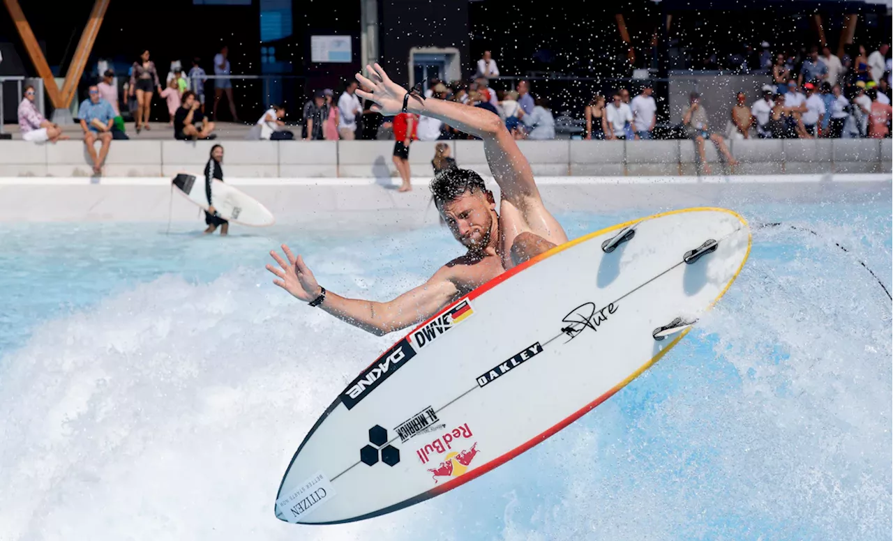 Leon Glatzer ist Favorit für die deutsche Meisterschaft im Surfen in Hallbergmoos.