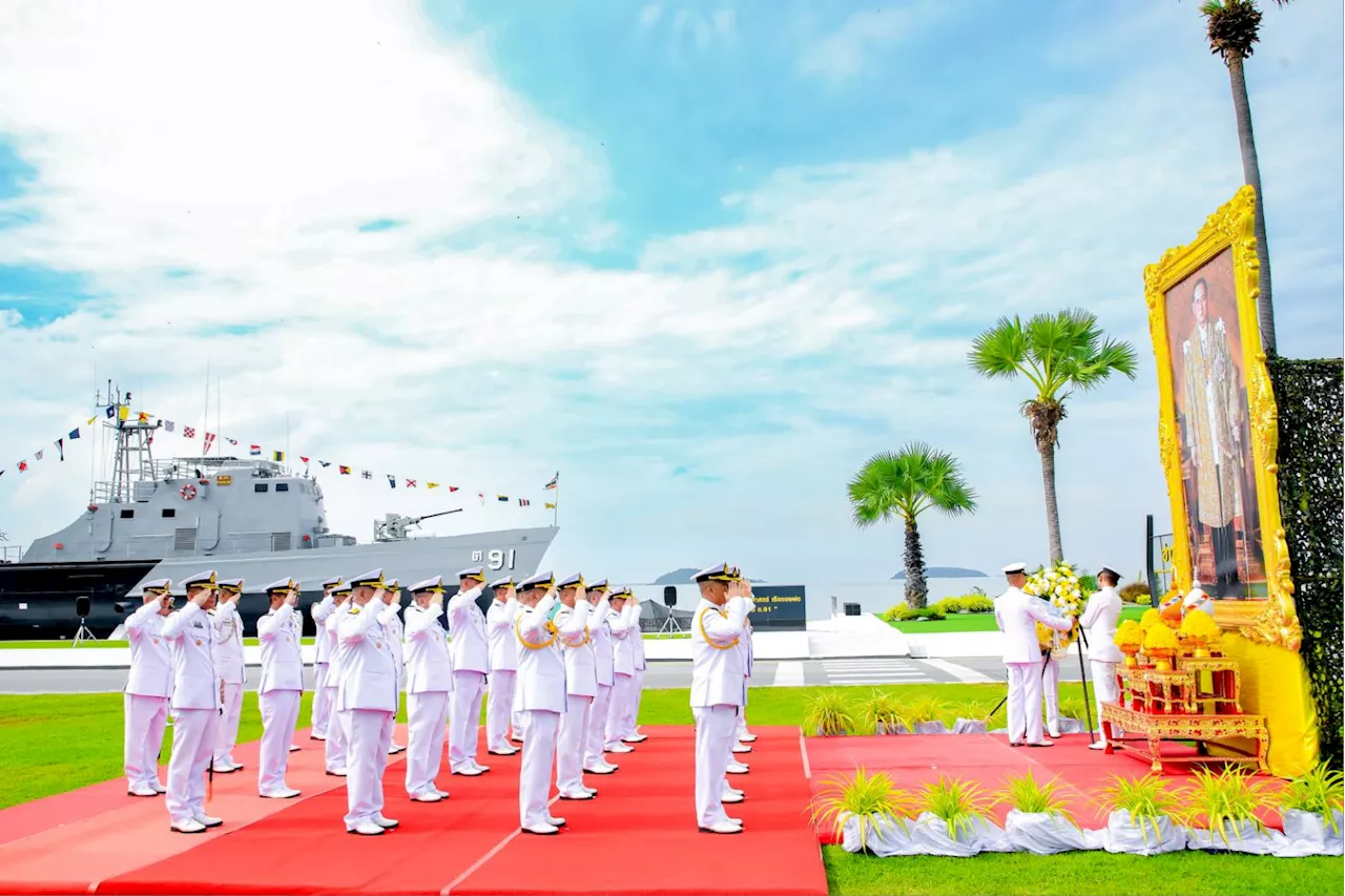 'กองทัพเรือ' จัดพิธีทำบุญตักบาตร ถวายเป็นพระราชกุศล วันนวมินทรมหาราช