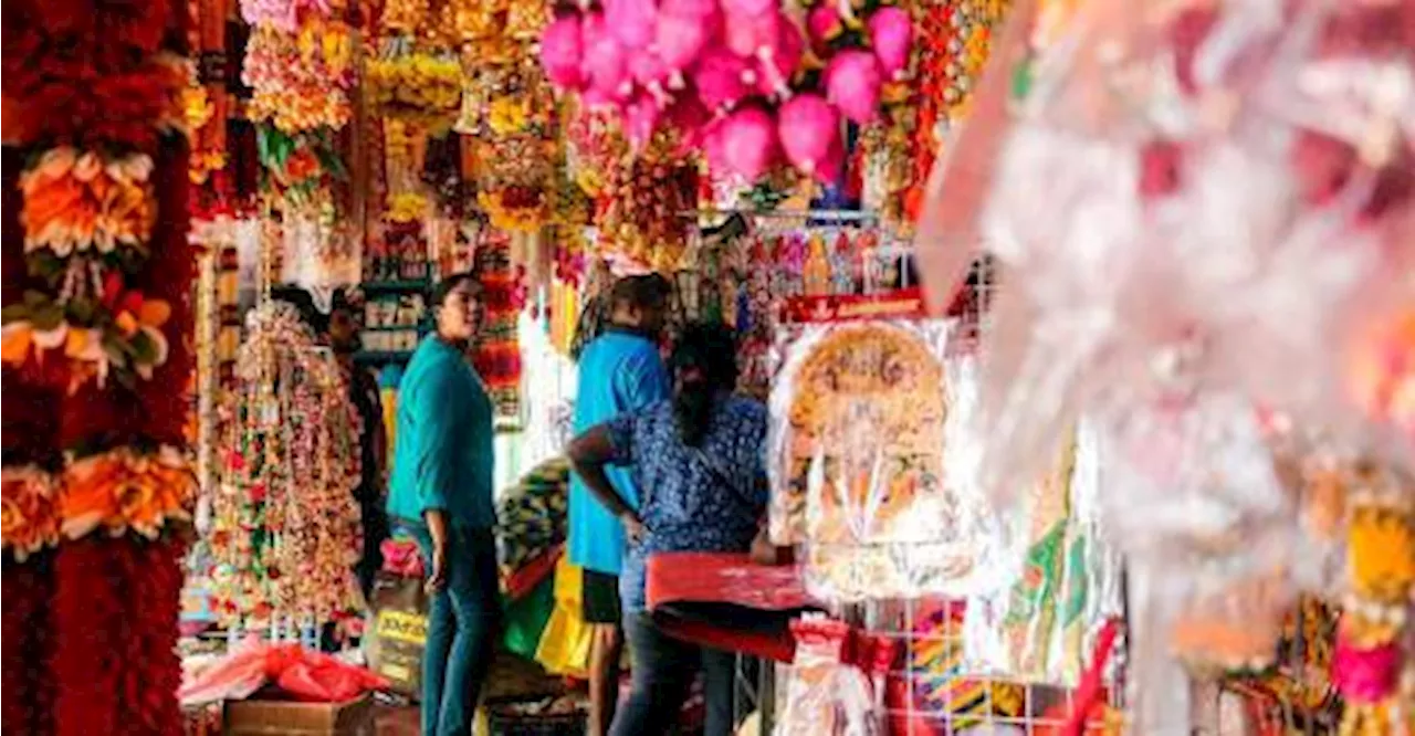 Little India bustling as Hindus use weekend break for Deepavali preparation