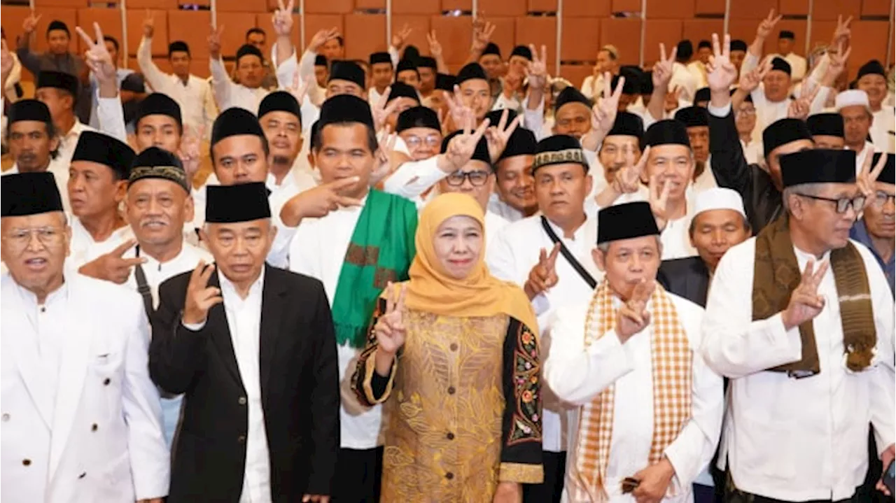 Komitmen Majukan Pesantren, Khofifah-Emil Didukung Kiai Ardani untuk Periode Kedua