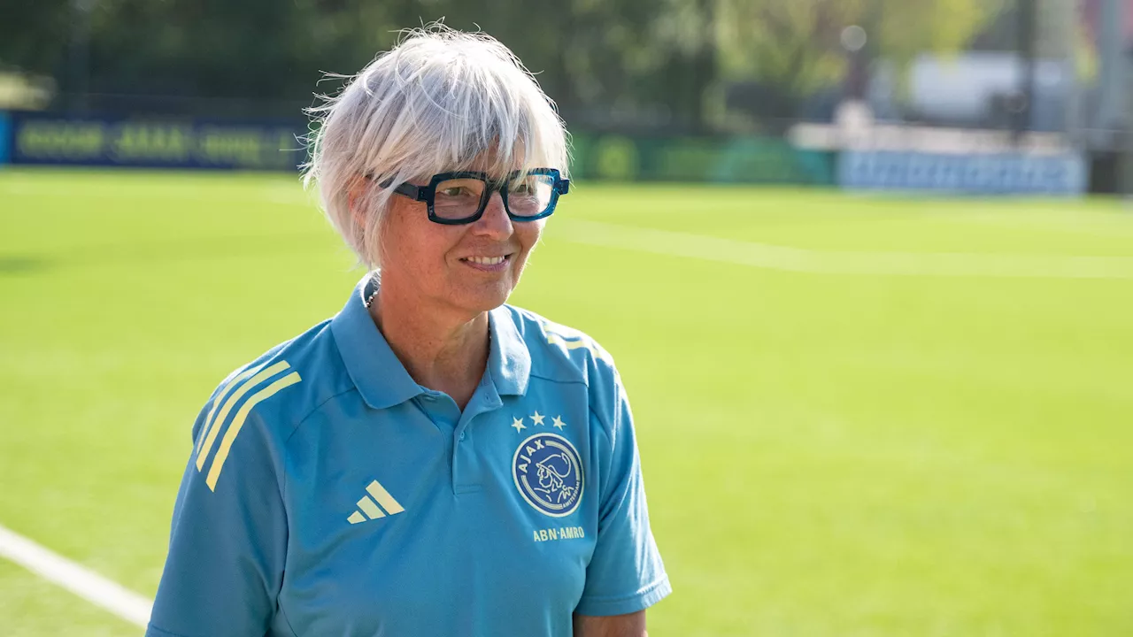 Trainer Ajax Vrouwen baart opzien met opvallende uitspraak over Feyenoord