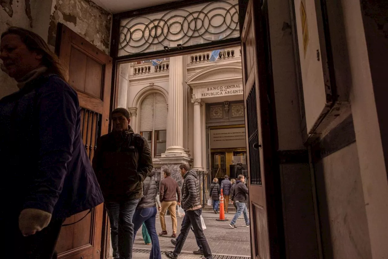 Argentina Central Bank Is Working to Enable Dollar Debt Cards