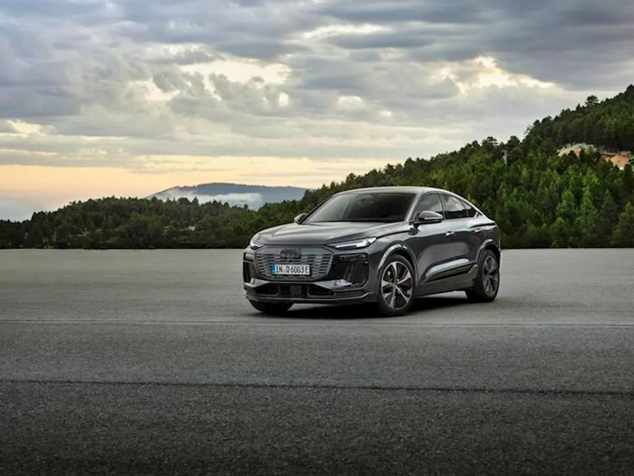 Audi al Salone di Parigi con la nuova Q6 Sportback e-tron