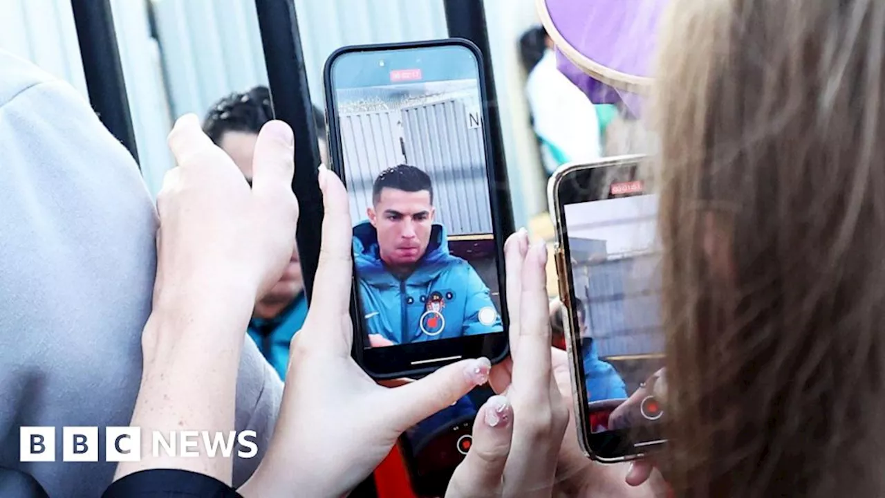 Ronaldo greets fans in Paisley ahead of Scotland match