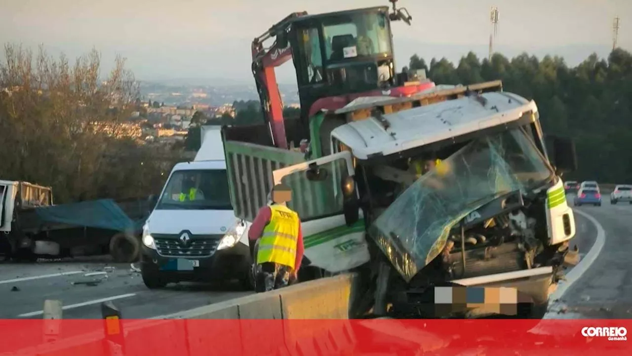 Trânsito normalizado na A20 após colisão entre camiões que fez dois feridos em Gaia