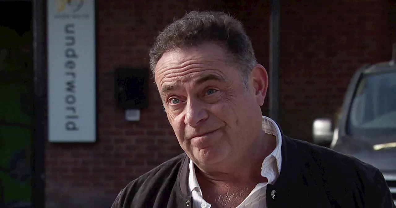 ITV Coronation Street fans 'work out' who really took Damon Hay's money