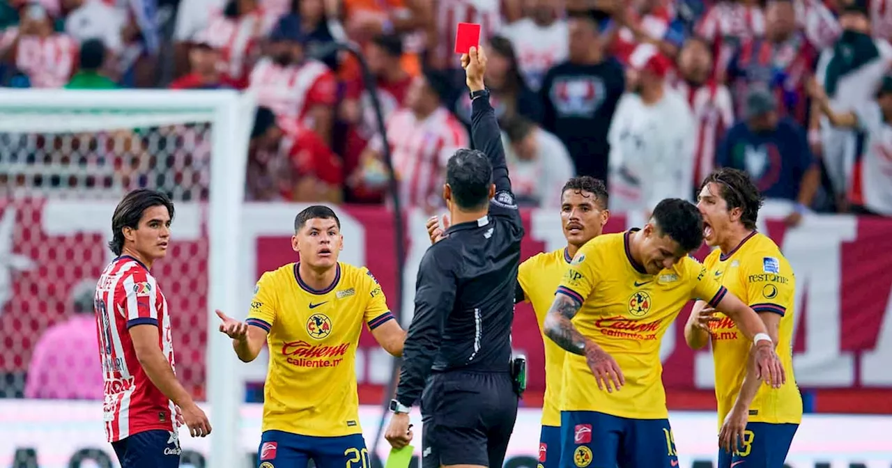 Expulsaron a Richard Sánchez en América vs Chivas por ‘doble amarilla’, pero nunca lo amonestaron