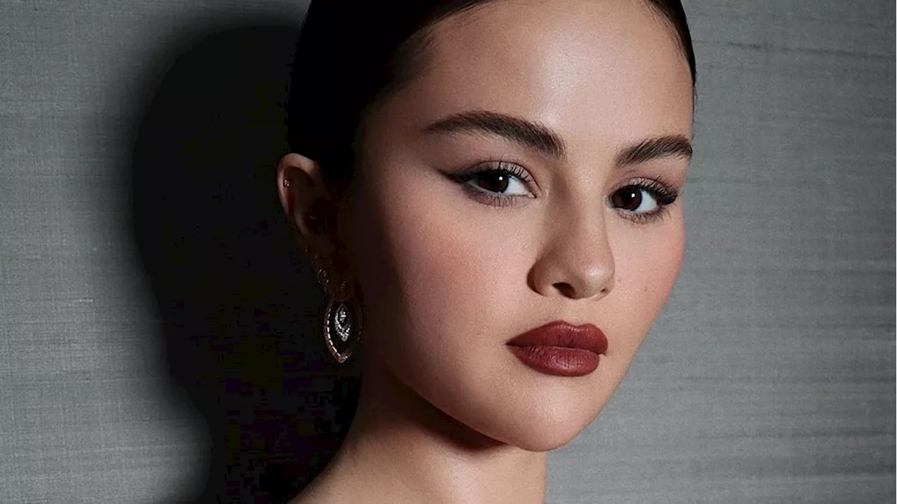 Selena Gomez's Dark Feminine Makeup Includes This Simple Hack for Elongating a Round Face