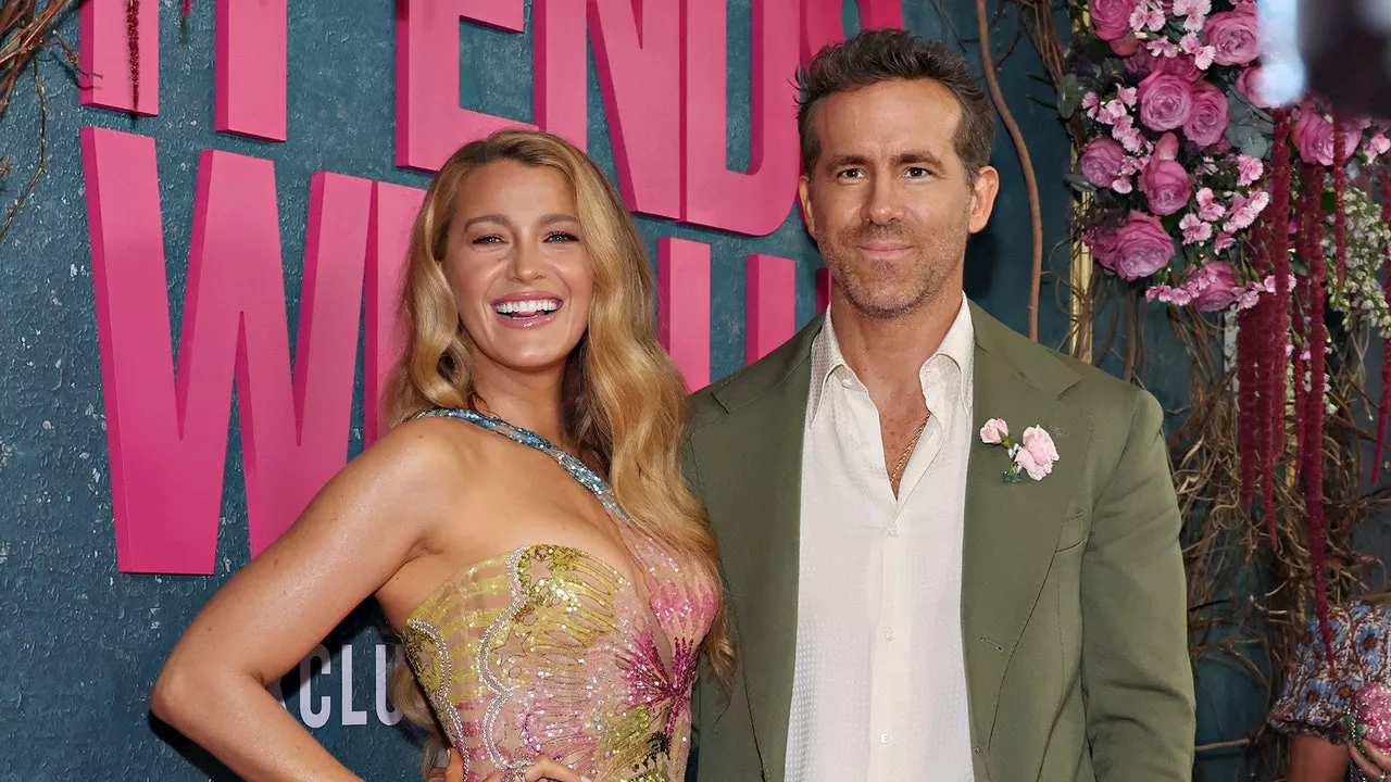 Blake Lively and Ryan Reynolds dressed as the same Taylor Swift album on their double date