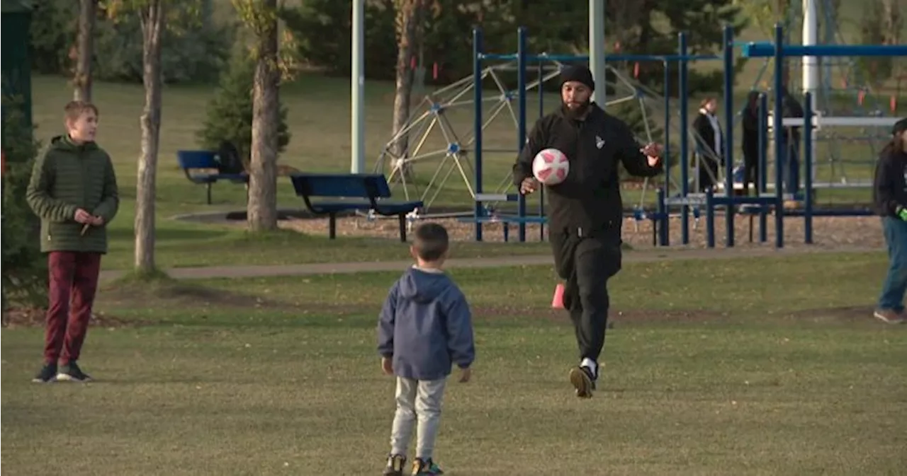 Elks kicker forges special bond through soccer with group of Edmonton kids