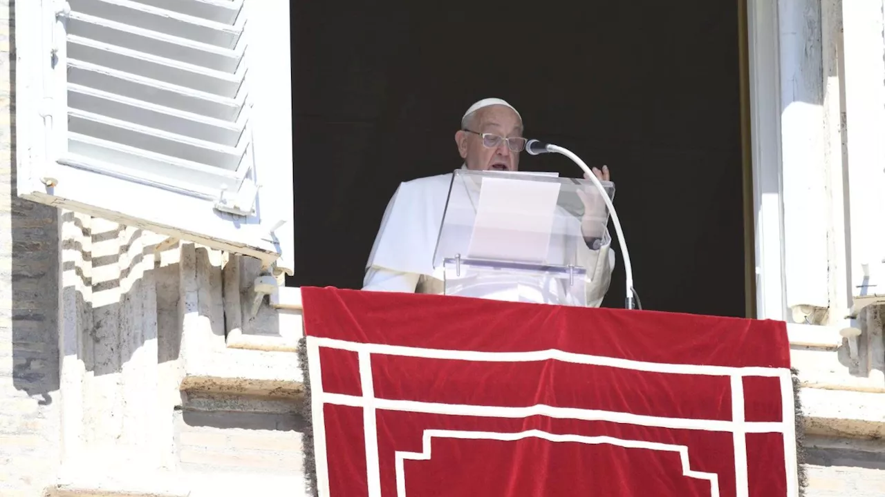 Pope at Angelus: True wealth lies in being loved by God