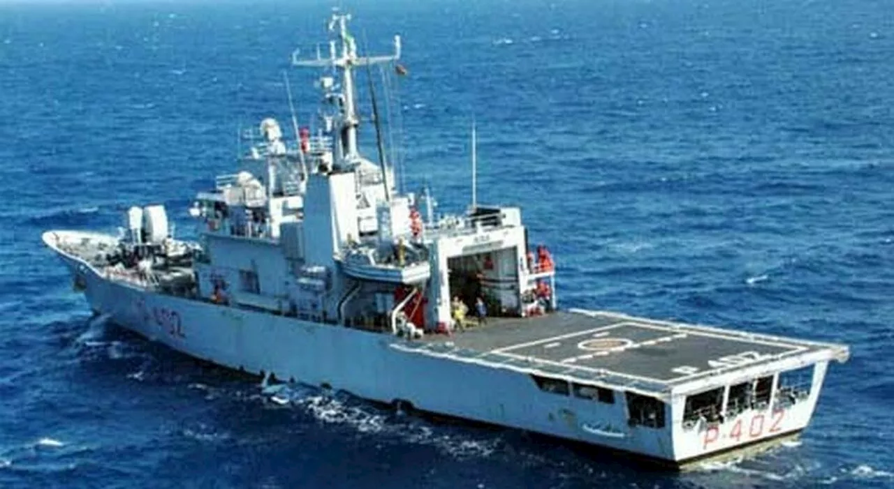 Migranti, nave della Marina militare dall'Italia verso l'Albania: è il primo trasferimento gestito dal Viminal