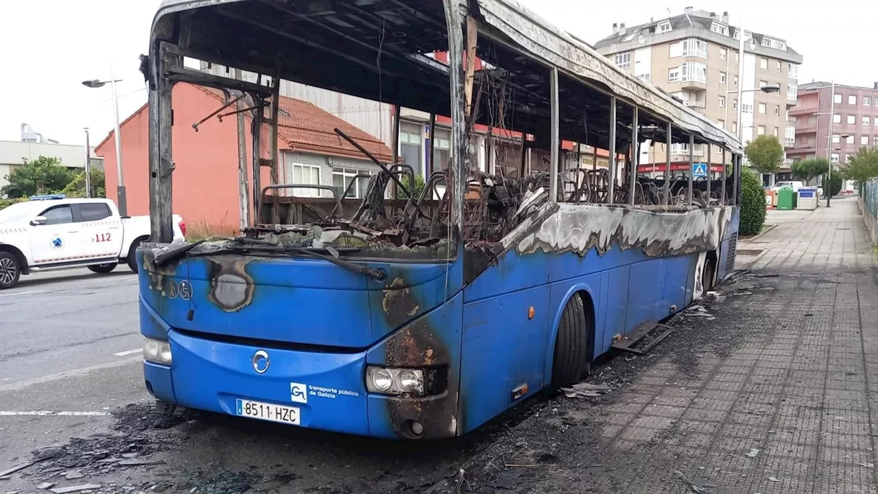 Calcinado un bus en Cerceda, A Coruña: se sospecha que pudo ser intencionado