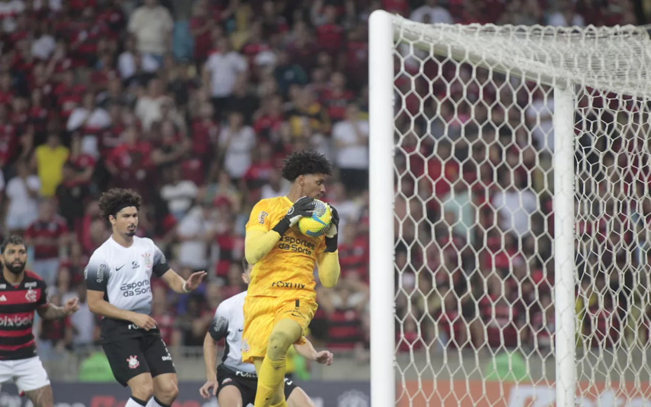 Flamengo não aceita garantia, e Corinthians só terá Hugo Souza na Copa do Brasil pagando multa