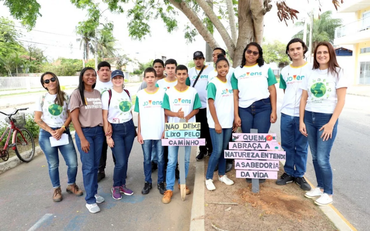 Jovens Embaixadores do Meio Ambiente instalam placas educativas em Quissamã