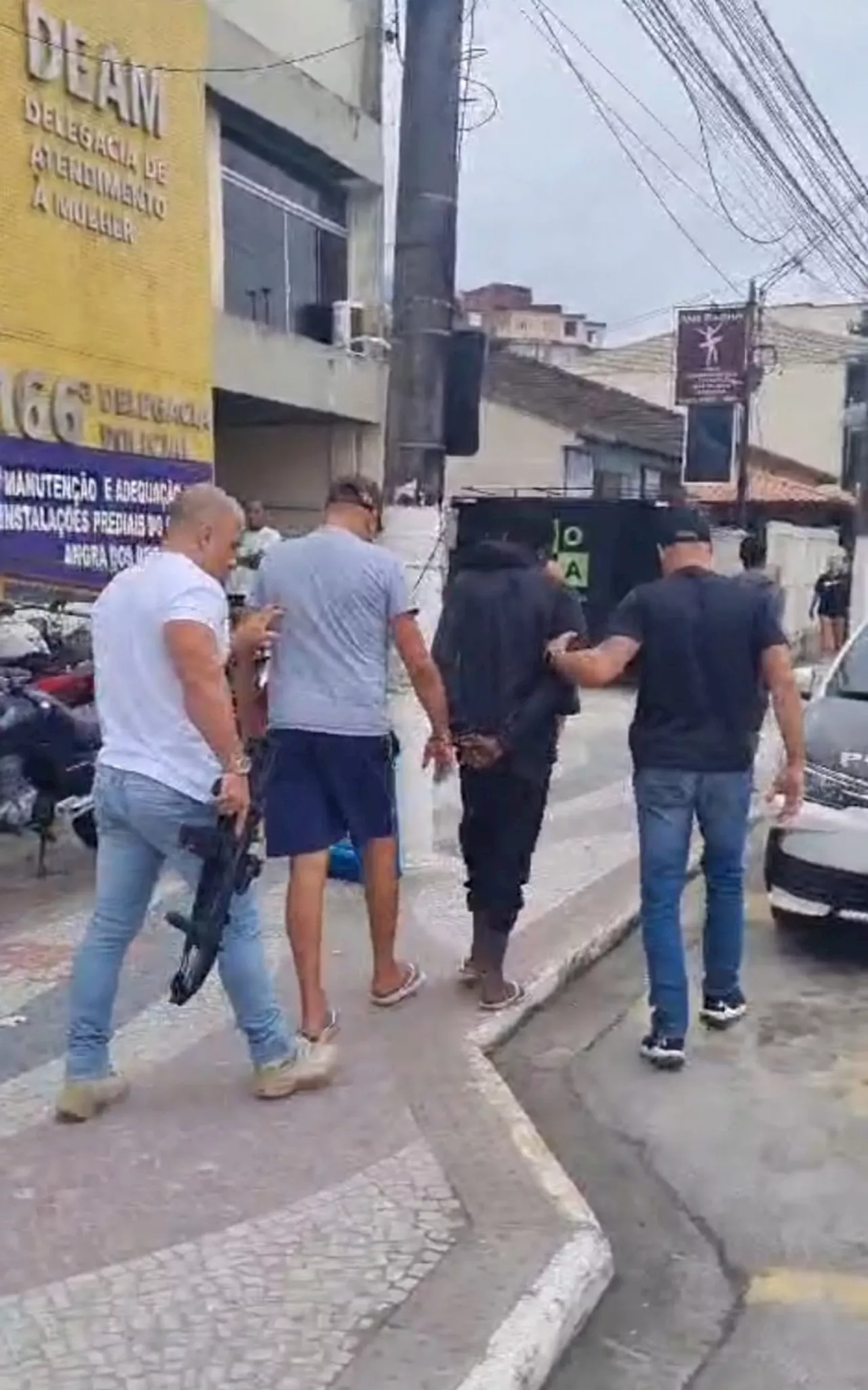 Presos pela P2 traficante e olheiro das casinhas do Bracuí