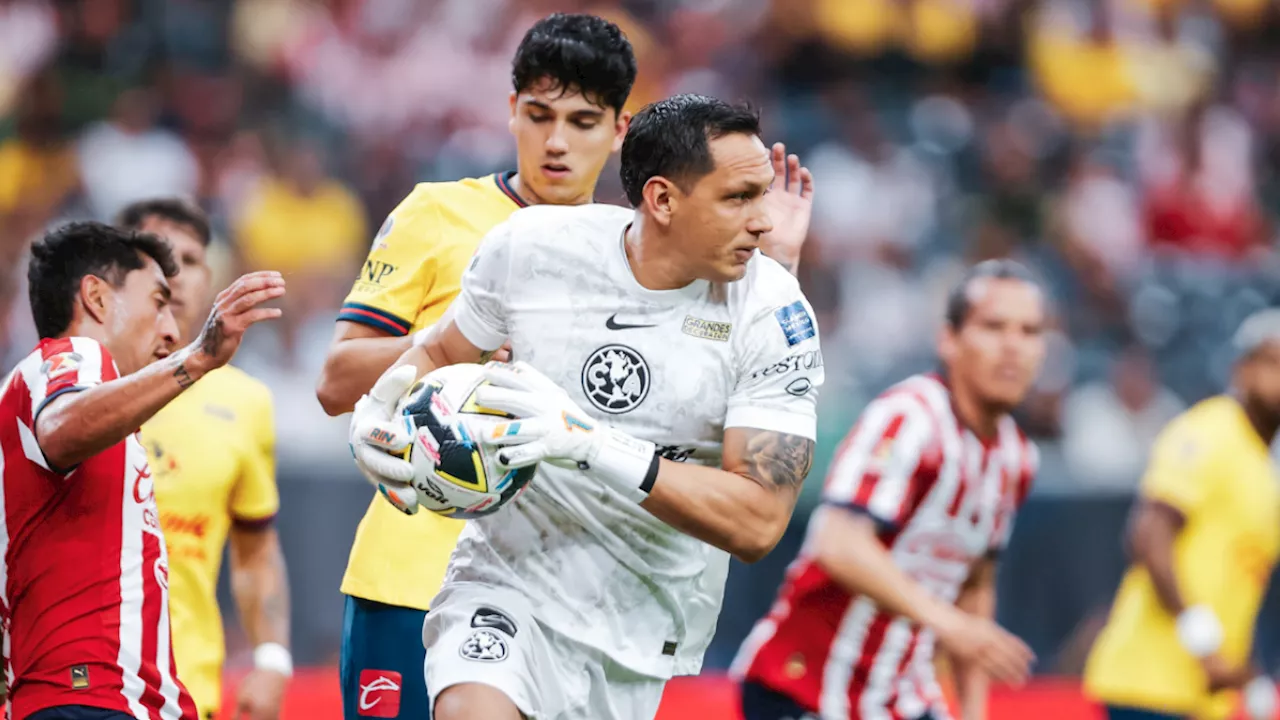 América vence a Chivas 2-0 en un Clásico Nacional con interrupciones por bengalas