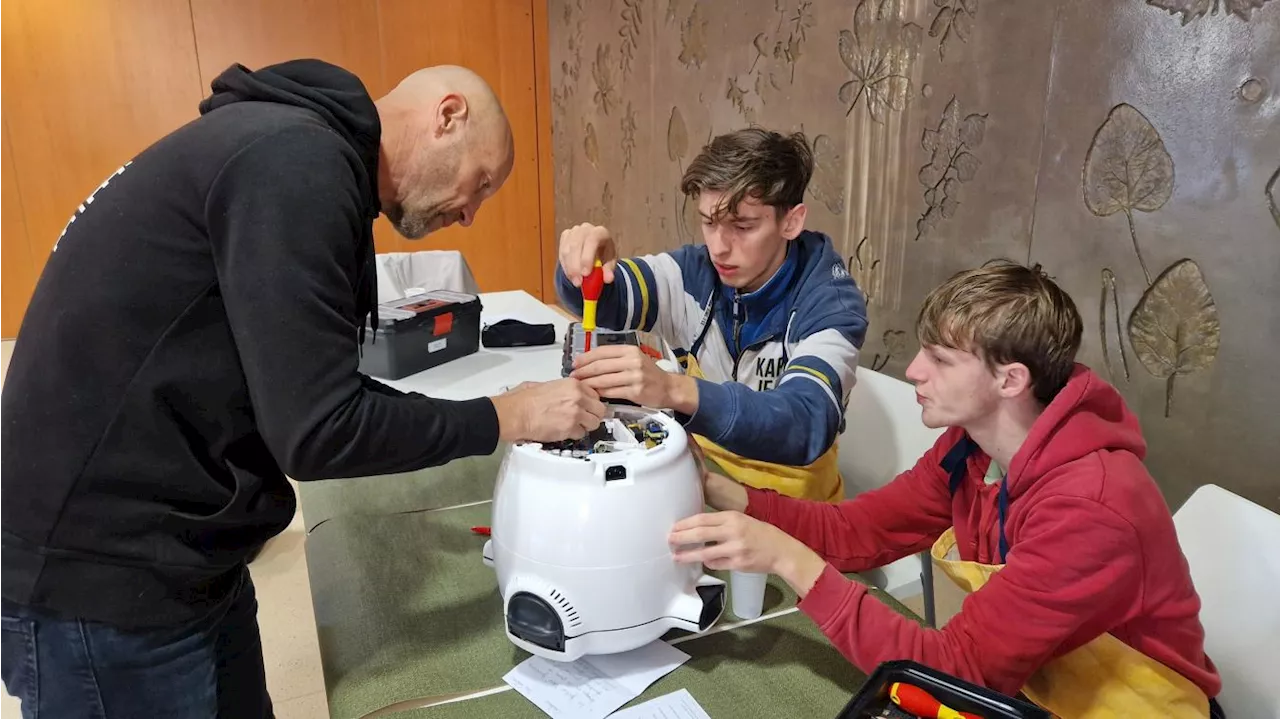 Au lycée Val-de-Lys, à Estaires, il est maintenant possible de faire réparer ses appareils