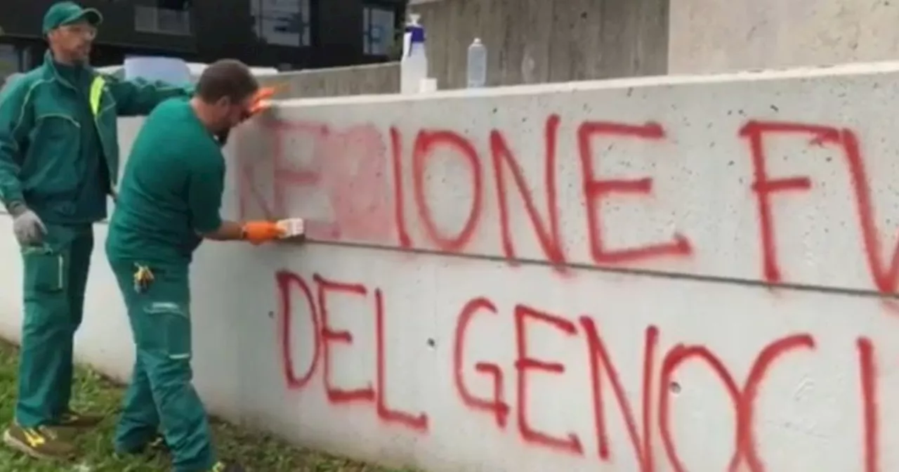 Udine, tensione prima di Italia-Israele: &#034;Complici del genocidio&#034;, scritte e slogan choc