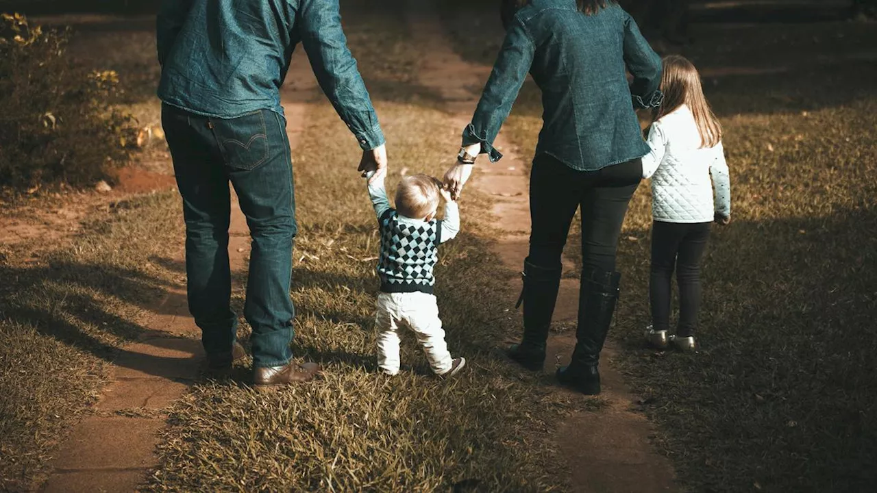 5 Mitos dan Fakta Tentang Positive Parenting, Apakah Anak Jadi Lebih Sulit Diatur?