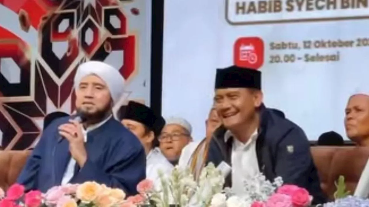 Habib Syech Komentari Kopiah Ahmad Luthfi yang Miring saat Tegal Berselawat