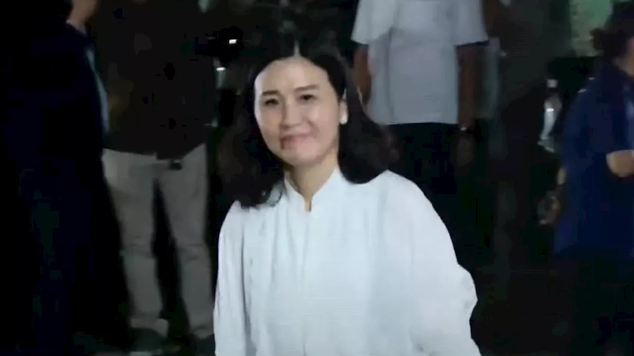 Pakai Baju Putih, Veronica Tan Mantan Istri Ahok Sambangi Rumah Prabowo